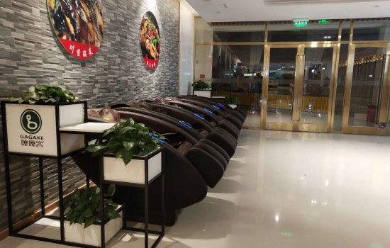 老人适不适合用按摩椅（老人用按摩椅对人体的好与坏）